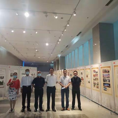 中共海口市委党史研究室组织参观建党百年华诞暨海南乔史图片展