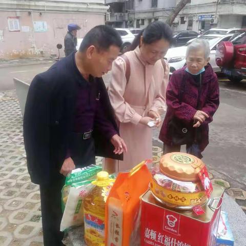 中共海口市委党史研究室开展老干部节前慰问活动