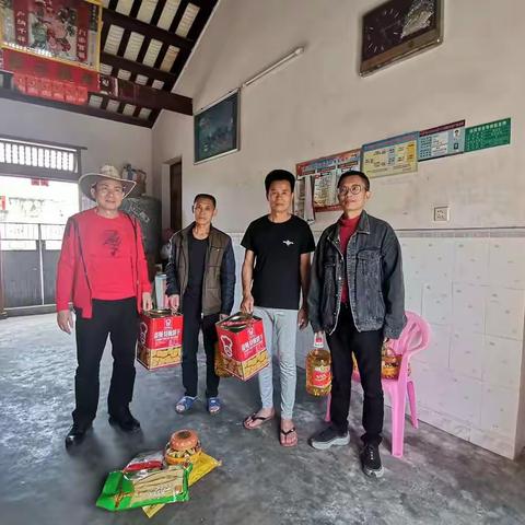 中共海口市委党史研究室入户开展春节送福活动