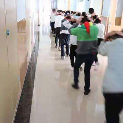 安全警钟长鸣 生命之树常青——星光岛小学举行应急避震疏散演练