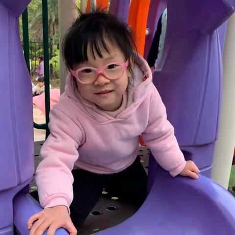 谢梓潼宝贝的期末评语