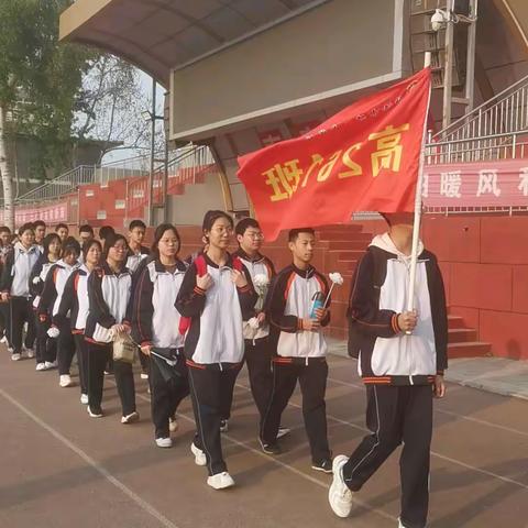 临汾五中高一年级师生徒步烈士陵园缅怀革命先烈赓续红色革命精神