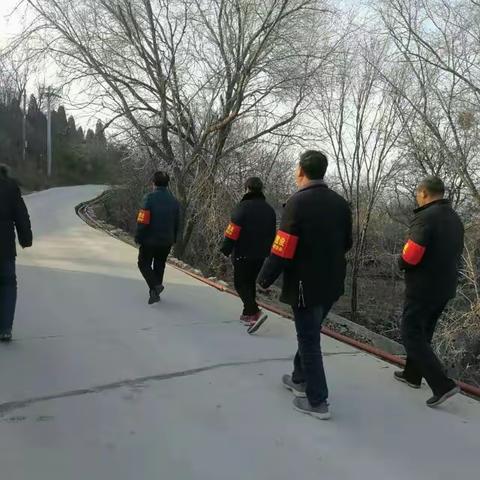 坚持巡逻巡防，维护安全稳定。