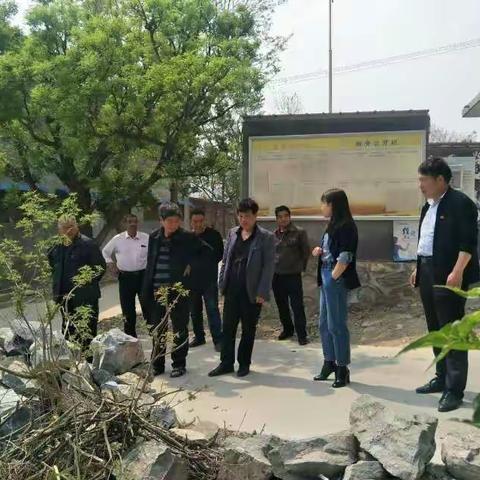 狮豹头乡人大主席团组织代表视察“塔岗水库国家一级备用水源地”周边环境卫生整治情况