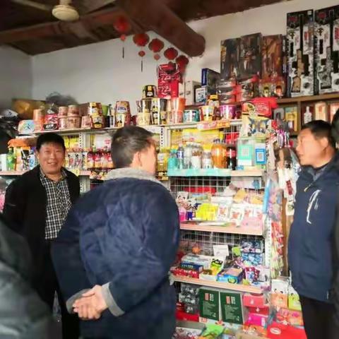 狮豹头乡组织人大代表对校园及周边安全进行检查