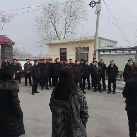 狮豹头乡人大主席团组织代表视察村集体经济发展和脱贫攻坚工作