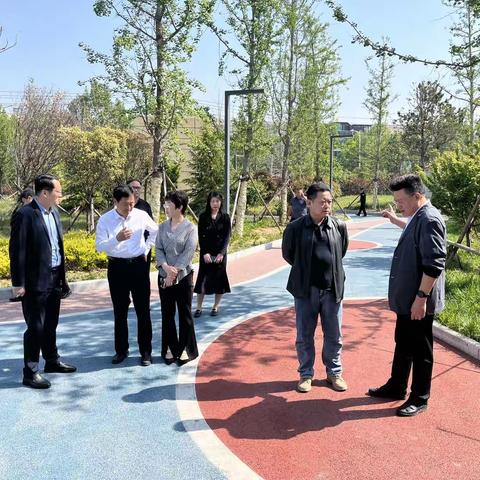 青岛市文明办领导一行人到德馨市场督导检查创城工作