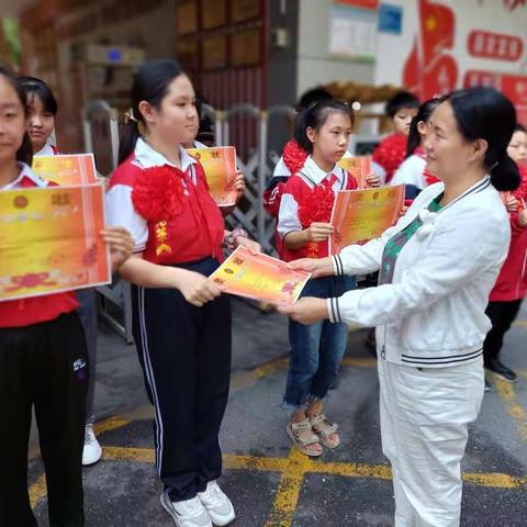 怀梦想脚踏实地，积跬步以至千里 ——记驻马店市第十二小学“欢庆教师节 喜迎二十大”颁奖典礼