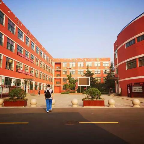 绿荫不减来时路，添得黄鹂四五声——信息中心工作纪实