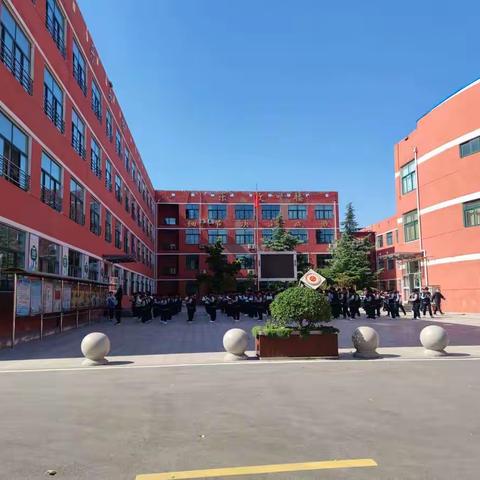 同心同德同展望，群策群力促提升——七年级召开第一次月考质量分析会