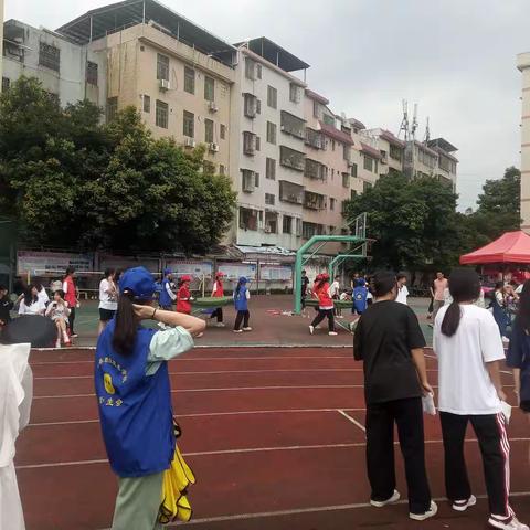 2023年5月17日，由学校组织的校运动会志愿者服务活动在大家的期待中顺利开始了！
