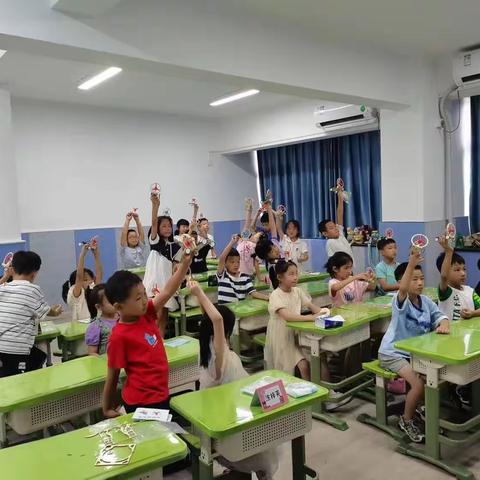 衢州市青少年宫小学一年级托班一班，第一周活动！