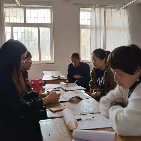 张舍中学英语组开展教研活动，促进共同进步