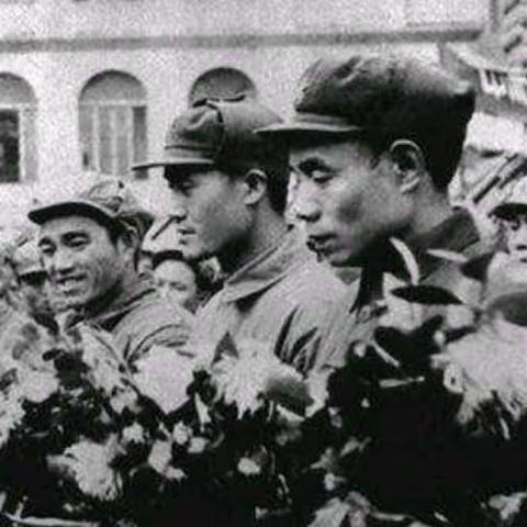 高镇中心校缅怀先烈活动