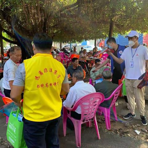 网格员深入辖区开展打击和防范非法集资宣传教育工作