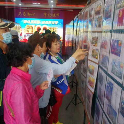 聋人集邮爱好者参观“奋斗百年路，启航新征程“集邮展