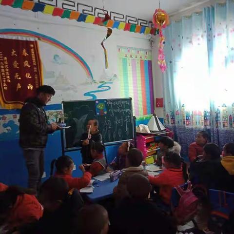 彩虹《大一班》植树节绘画作品