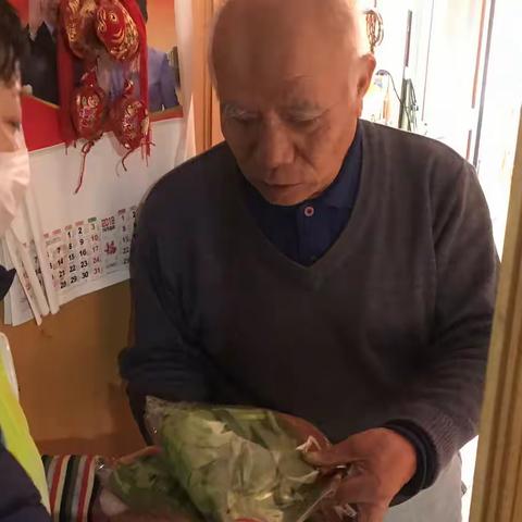 疫情无情人有情，爱心蔬菜送上门！