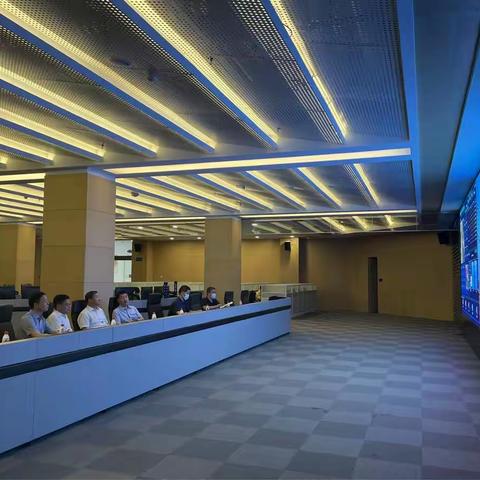 市交通运输局莅临我县调研农村公路智慧管养平台运行情况