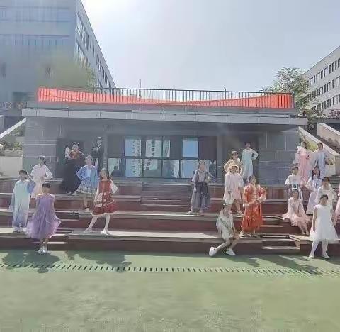 Hello, English!---记东方剑桥小学四五六年级英语学科活动！