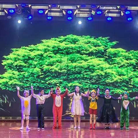 Enjoy English! Have Fun!--记东方剑桥小学四五六年级英语日成果展