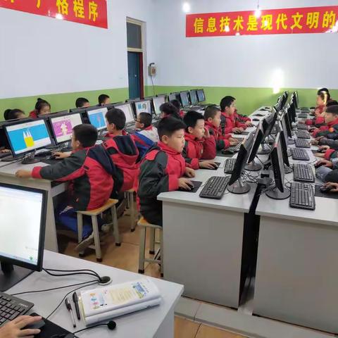 铝基地曙光小学2019信息技术兴趣小组活动纪实——精心设计我自己，图文混排我最棒