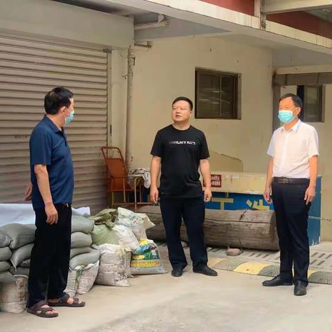 【市供销社】市领导张少波到祥瑞小区检查防汛工作