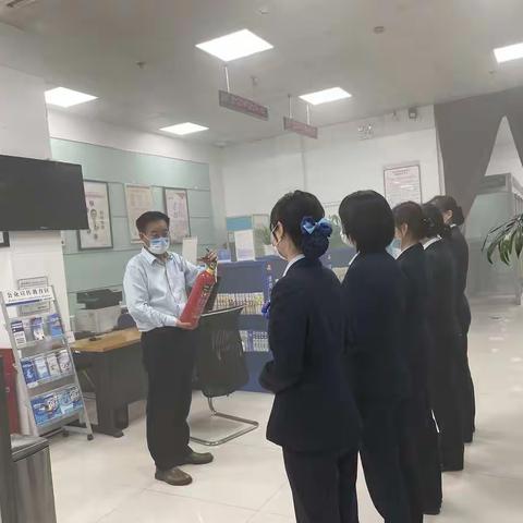 建行富力城支行于4月27日晚开展疏散逃生安全演练活动