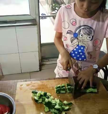 我要做妈妈的小帮手，学做一道凉菜 三4班