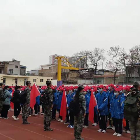 西安市高陵区鹿苑中学八年级七班“追寻红色足迹，传承延安精神”研学旅行