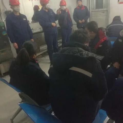 面对新型冠状病毒成品车间在行动