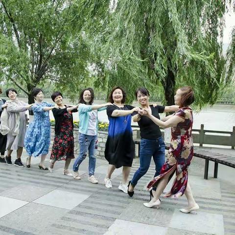 年少就相伴，恰同学少年