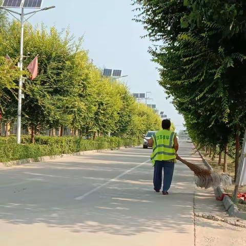 炎热夏季，关爱环卫工人