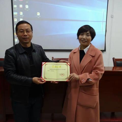 用行动诠释爱的教育——张家岗小学特邀高新小学徐伟莉老师进行班主任培训专题讲座