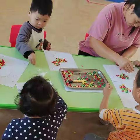 “小小中国心   浓浓爱国情”——欢乐谷幼儿园开展“庆国庆”主题教育活动