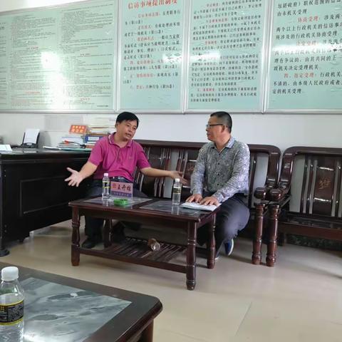 琼中县政协副主席王开雄热情接访群众