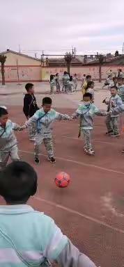 今天新添的玩具，孩子们很开心