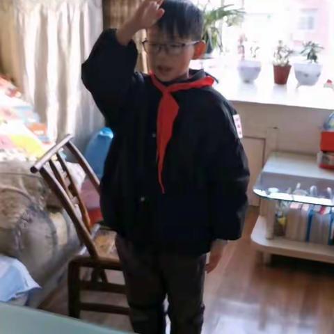 参加线上升国旗仪式