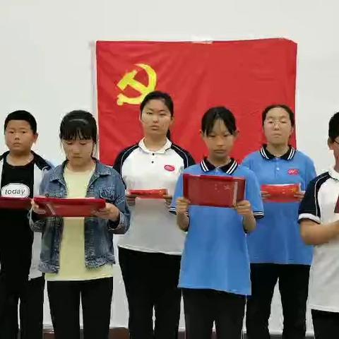 大杨村“迎七一”中小学生诗朗诵