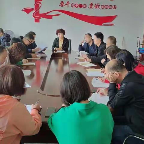 原平市轩岗矿区教育中心深入吉祥花园学校检查教育教学常规工作