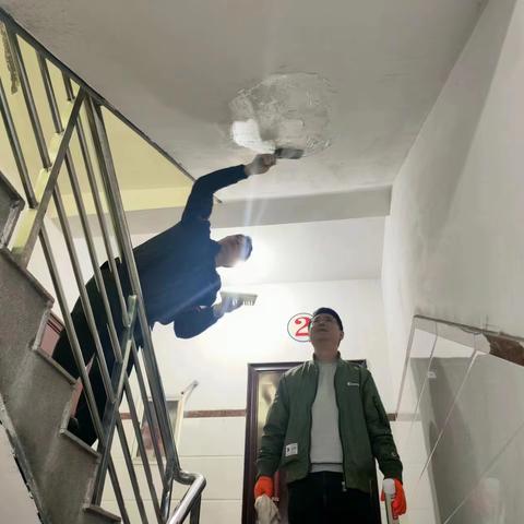 “小小工具刷 刷出文明城”蒋马山背社区开展粉刷墙面工作