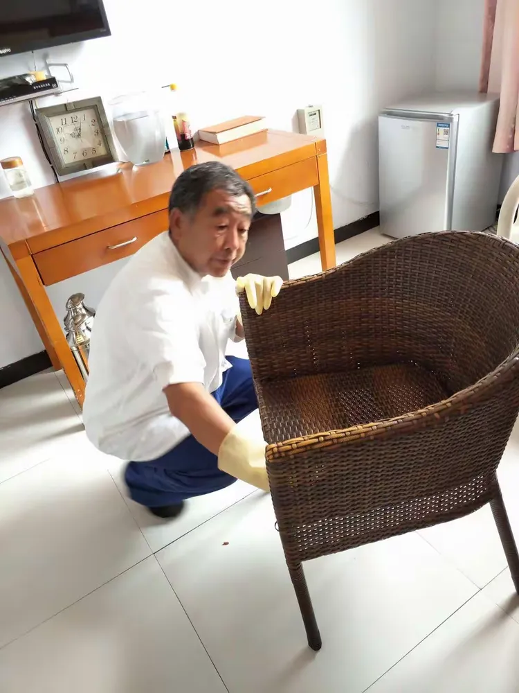 休闲滕椅擦拭