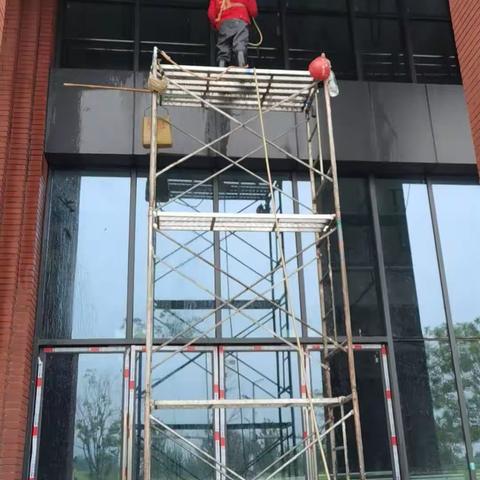 重庆西南大学科技城外墙清洗施工项目