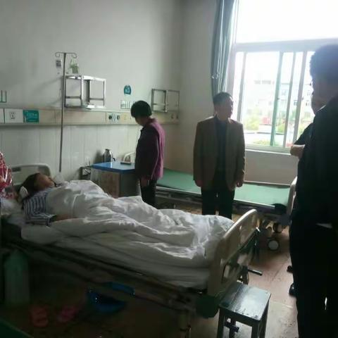 心系患病员工，慰问温暖人心。