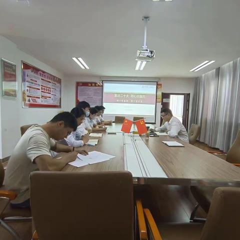 “喜迎二十大，同心庆国庆”——泗县支行开展主题团课活动