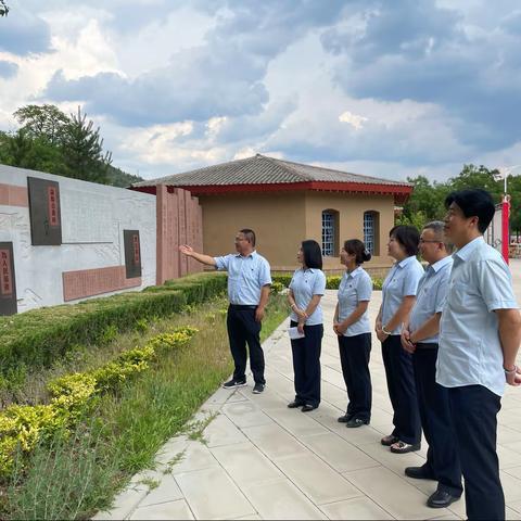 东关支行党支部与河庄坪支行党支部联合开展“庆七一”主题党日活动