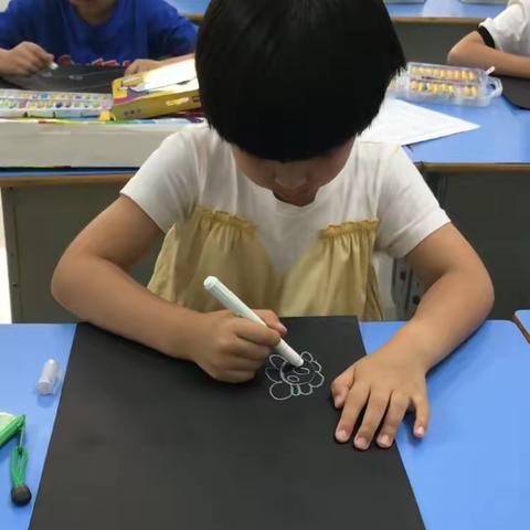 美丽的瓢虫一一三朵美术