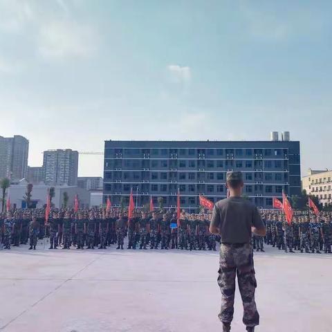 激扬青春从军训启航，军训展风采——信息工程学院