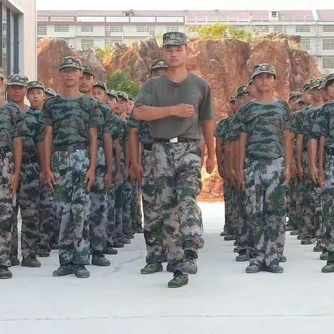 信息工程学院——“最美教官”