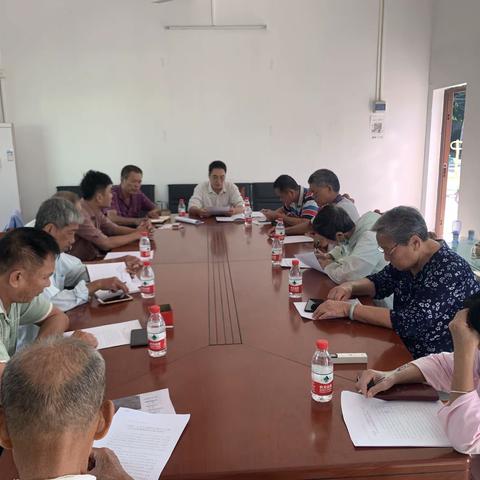 南滨居海燕党支部召开党员会议